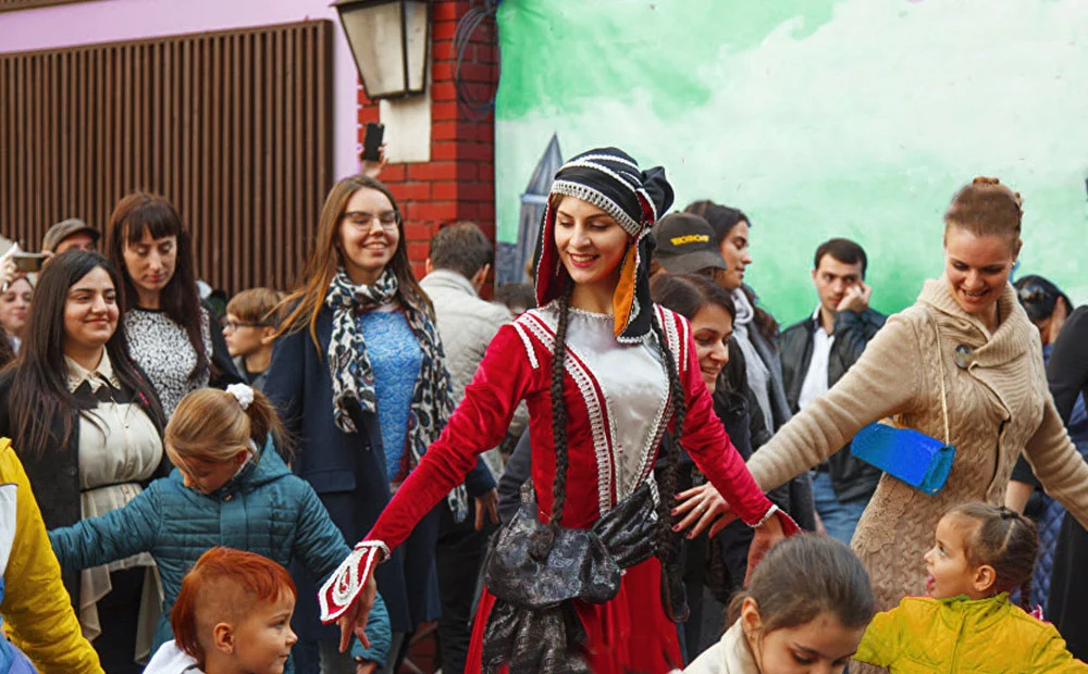 فستیوال های گرجستان می‌توان به جشنواره بزرگداشت این کشور اشاره کرد