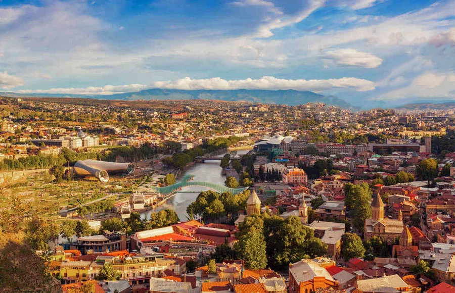تفلیس پایتخت کشور گرجستان و شهری با معماری زیبا و جذاب است